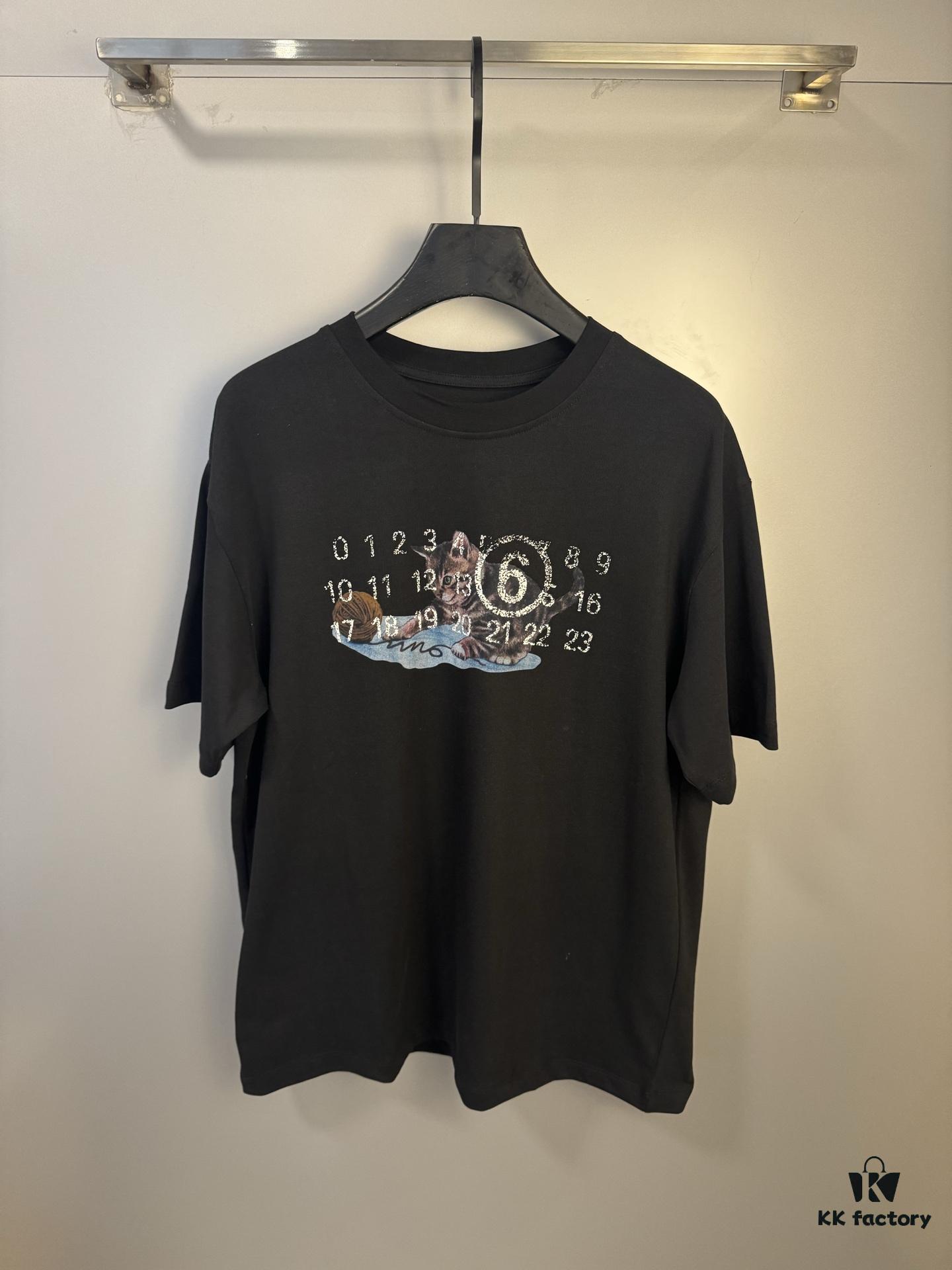 High-End Version Maison Margiela 2024 Cat Playing Ball Numeric Short Sleeve T-Shirt