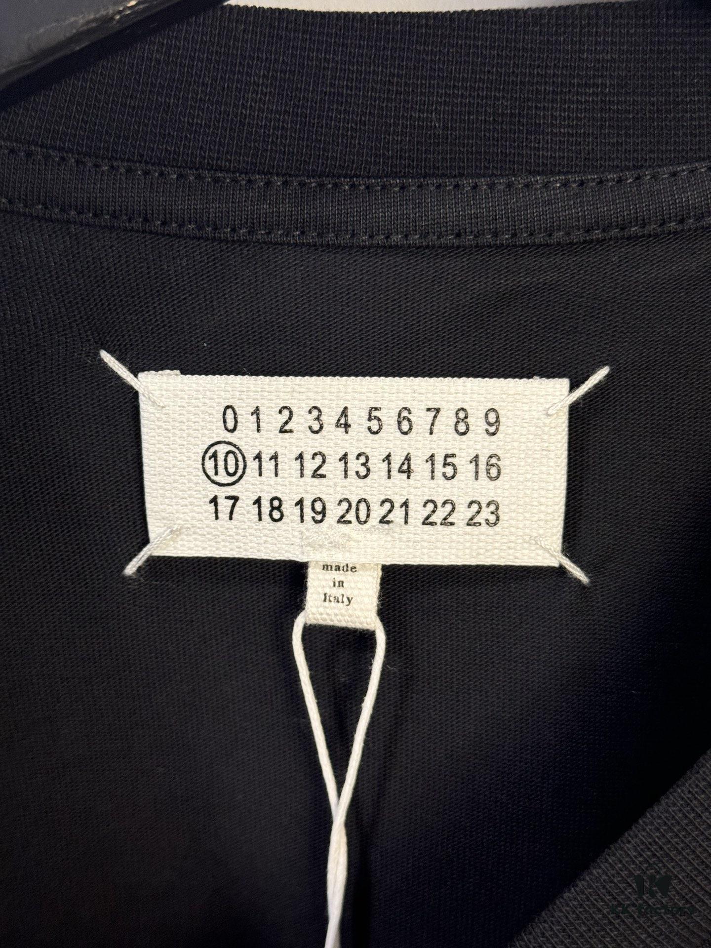 High-End Maison Margiela 2024 Inverted Logo Embroidered Short Sleeve T-Shirt