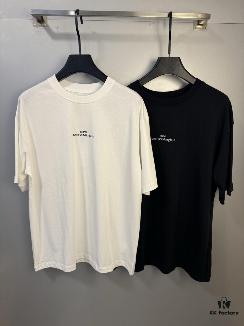 High-End Maison Margiela 2024 Inverted Logo Embroidered Short Sleeve T-Shirt