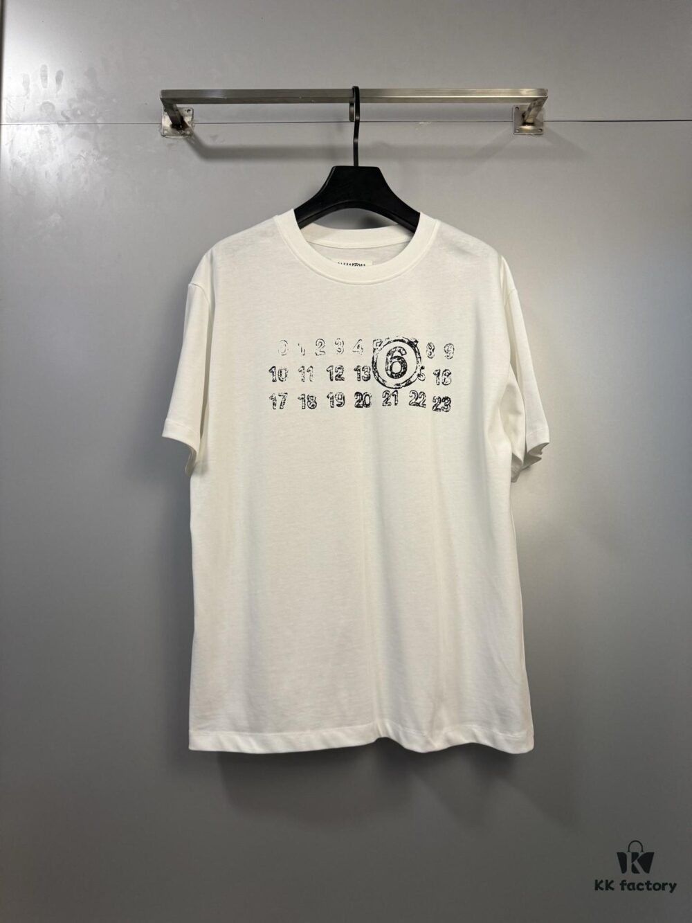 High-End Maison Margiela Embroidered Chest and Back Calendar Loop 6 Short Sleeve T-Shirt