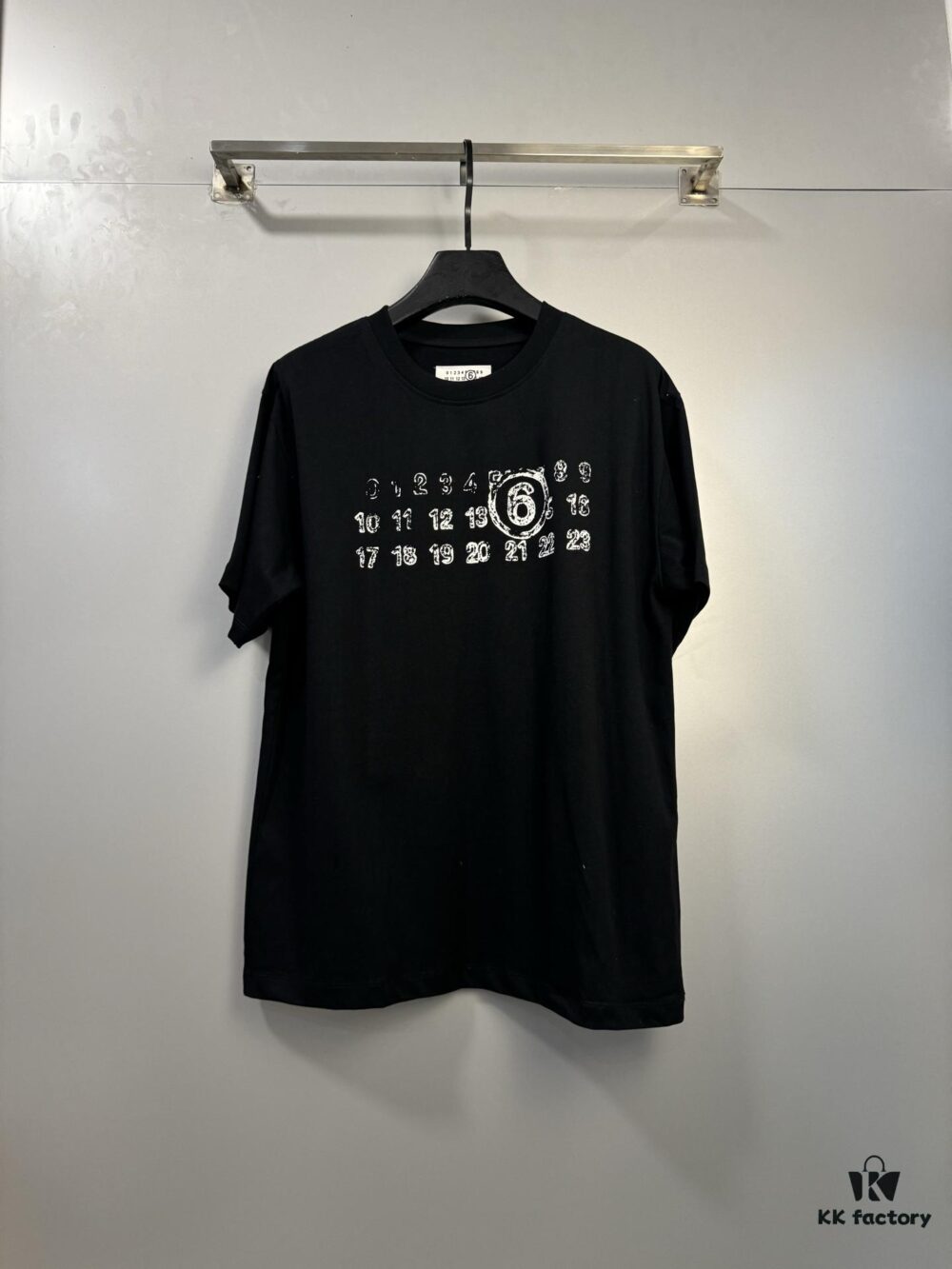 High-End Maison Margiela Embroidered Chest and Back Calendar Loop 6 Short Sleeve T-Shirt