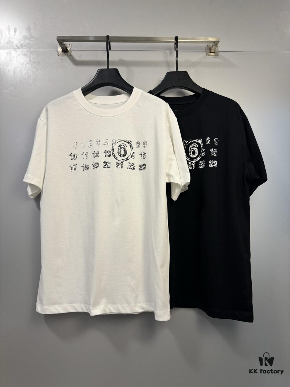 High-End Maison Margiela Embroidered Chest and Back Calendar Loop 6 Short Sleeve T-Shirt