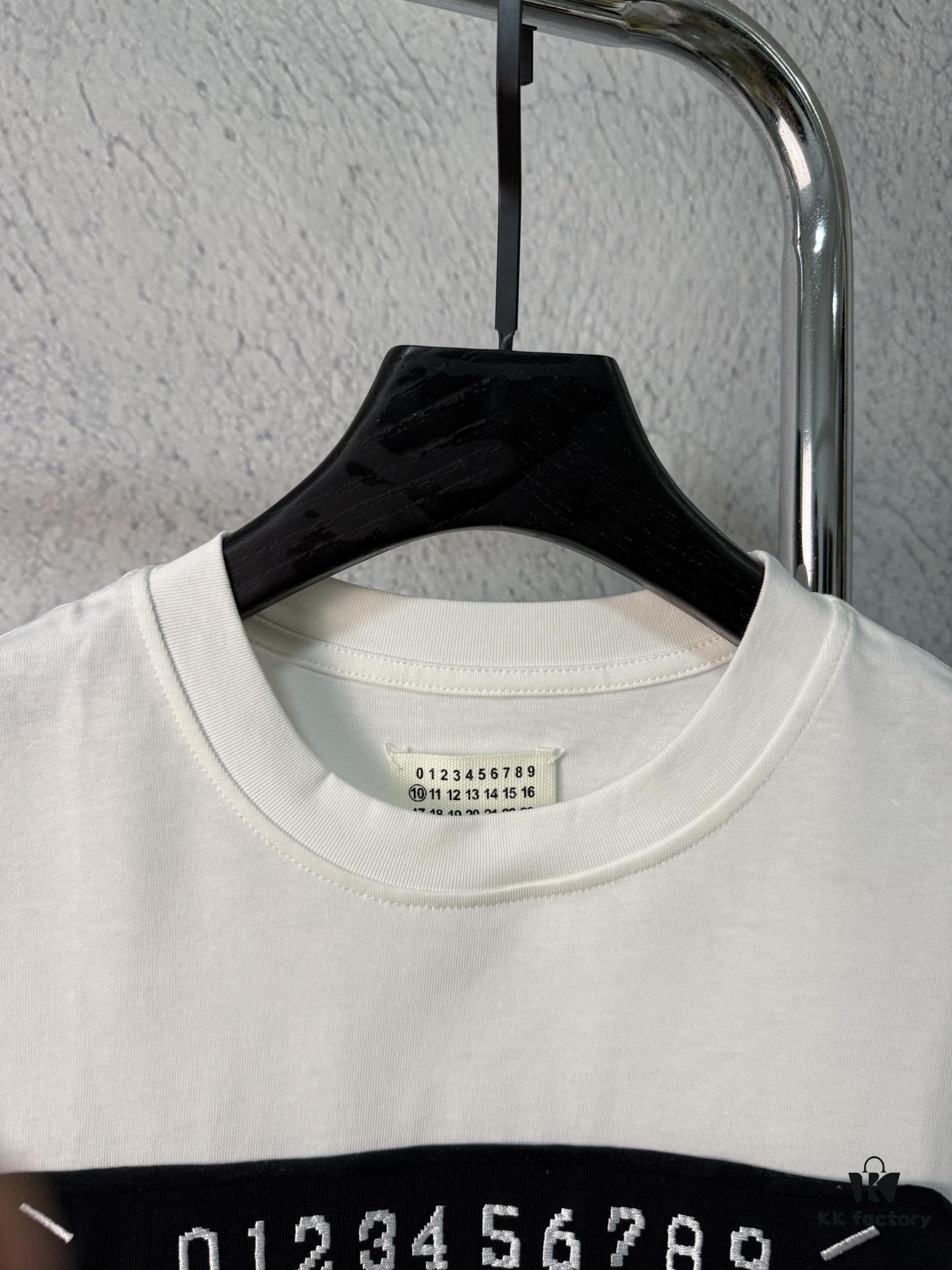 High-End Version Maison Margiela 2024 Appliquéd Number Calendar Embroidered Short Sleeve T-Shirt