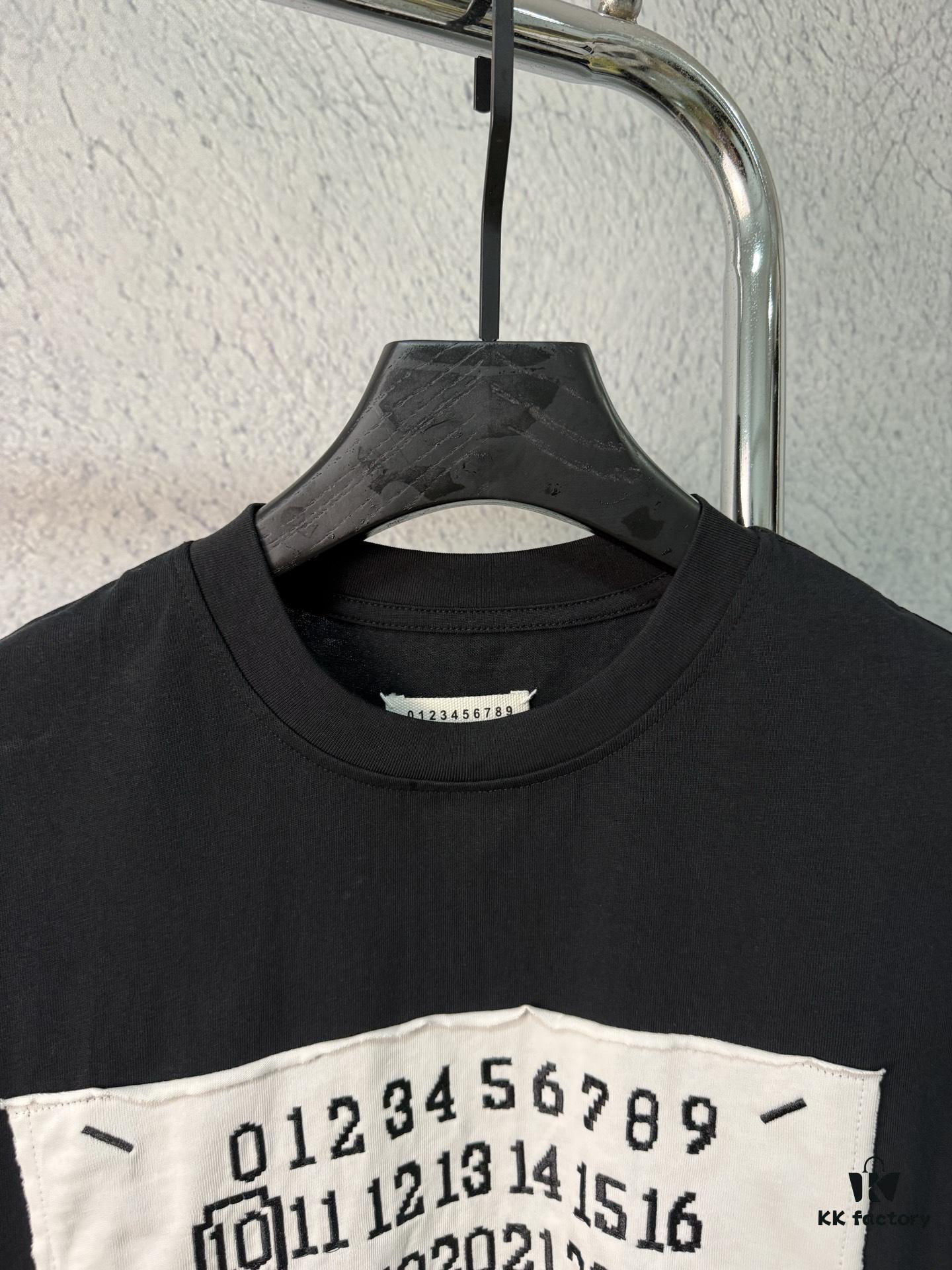 High-Version Maison Margiela 24 Digital Patch Calendar Embroidered Short Sleeve T-Shirt