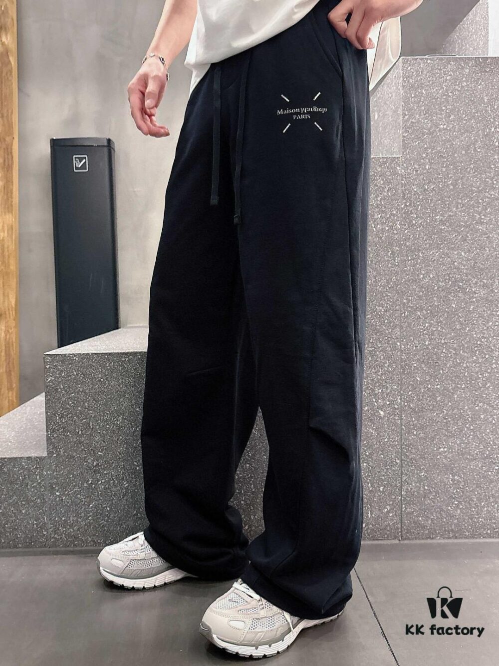 New Maison Margiela 2025 Spring/Summer New Arrival Casual Pants! Brand Classic Logo Casual Trousers, Custom Fabric, Excellent Comfort, Highly Recognizable Texture and Premium Craftsmanship