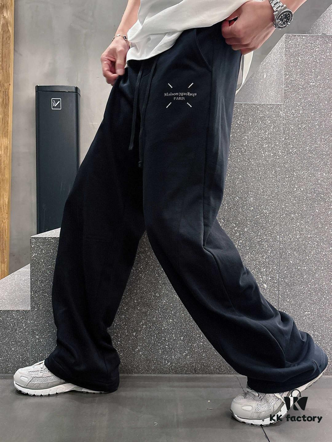 New Maison Margiela 2025 Spring/Summer New Arrival Casual Pants! Brand Classic Logo Casual Trousers, Custom Fabric, Excellent Comfort, Highly Recognizable Texture and Premium Craftsmanship