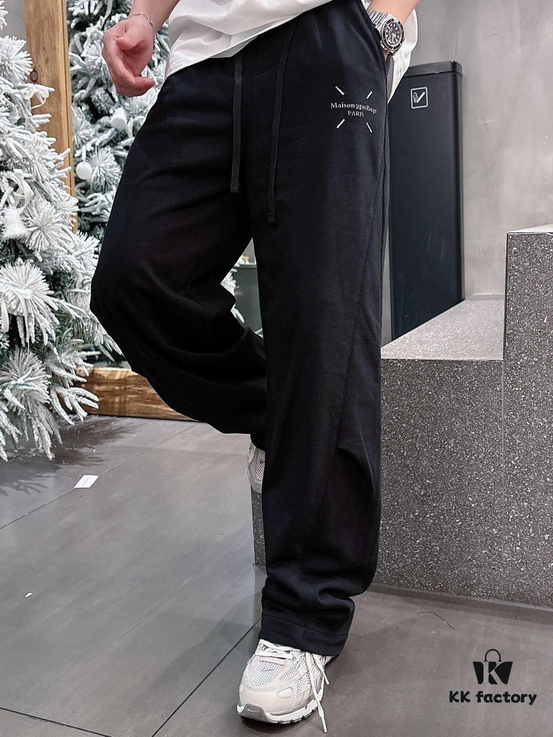 New Maison Margiela 2025 Spring/Summer New Arrival Casual Pants! Brand Classic Logo Casual Trousers, Custom Fabric, Excellent Comfort, Highly Recognizable Texture and Premium Craftsmanship