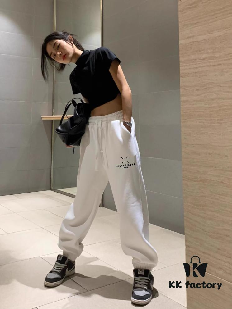 Maison Margiela 24FW Spring and Autumn New Classic Number Logo Pocket Four-Point Embroidered Cuffed Casual Pants Unisex