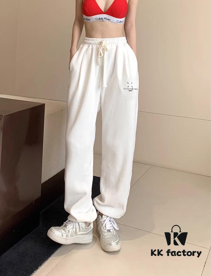 Maison Margiela 24FW Spring and Autumn New Classic Number Logo Pocket Four-Point Embroidered Cuffed Casual Pants Unisex