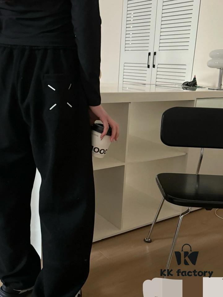 Maison Margiela 24FW Spring and Autumn New Classic Number Logo Pocket Four-Point Embroidered Cuffed Casual Pants Unisex