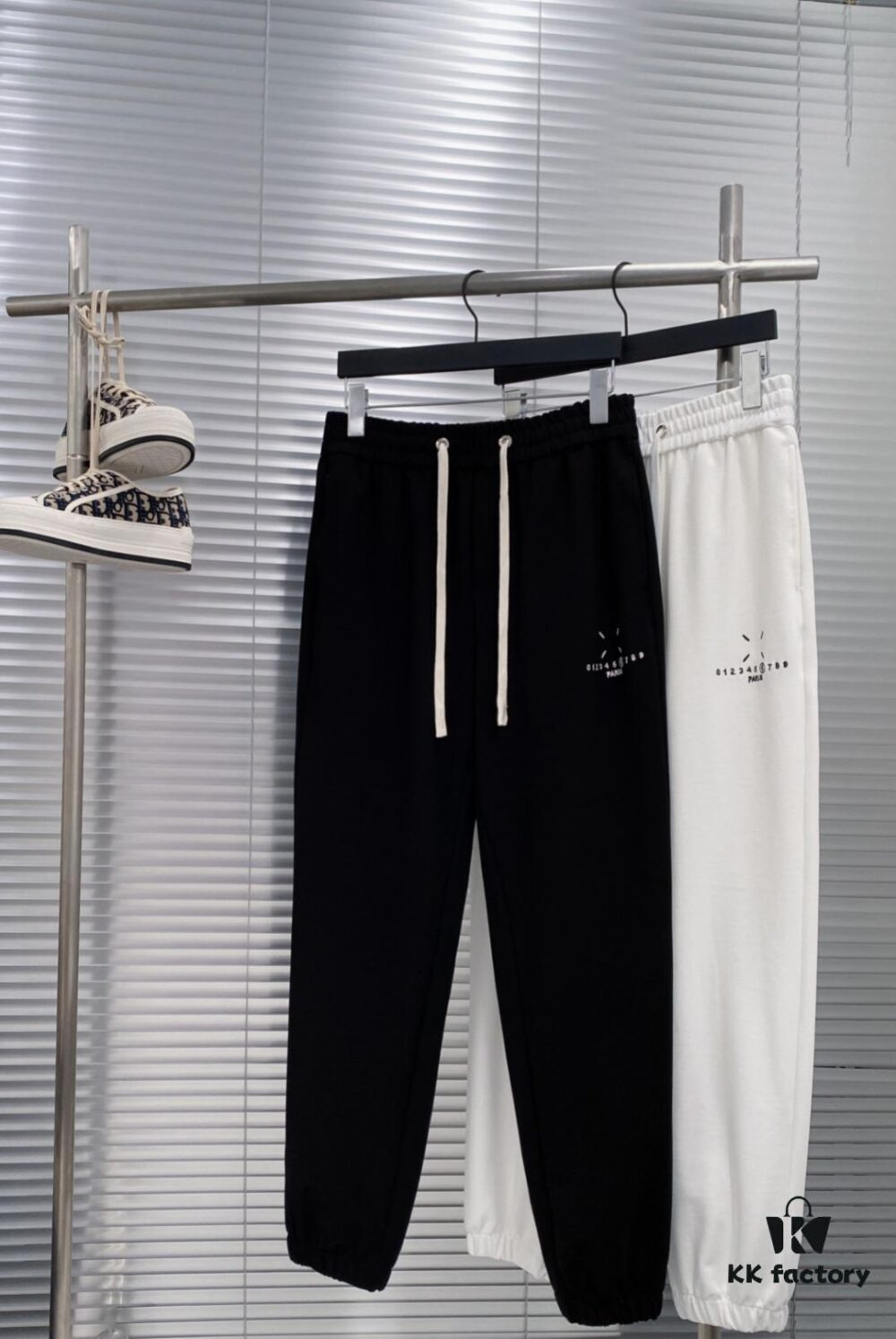 Maison Margiela 24FW Spring Autumn New Classic Number Logo Patch Pocket Four-Thread Embroidery Cuffed Casual Pants Unisex Couple Style, Simple and Low-Key