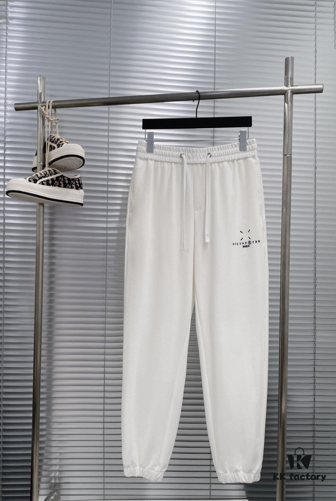 Maison Margiela 24FW Spring Autumn New Classic Number Logo Patch Pocket Four-Thread Embroidery Cuffed Casual Pants Unisex Couple Style, Simple and Low-Key