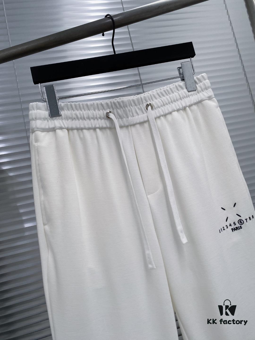 Maison Margiela 24FW Spring Autumn New Classic Number Logo Patch Pocket Four-Thread Embroidery Cuffed Casual Pants Unisex Couple Style, Simple and Low-Key