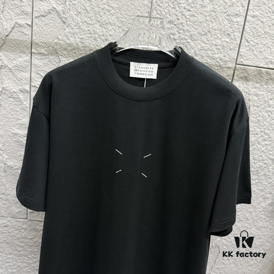 MM6 Maison Margiela 2025 Spring/Summer New Arrival Chest Embroidered Four-Stripe Short-Sleeve T-Shirt Custom Double-Gauze Plain-Woven 100% Cotton 300 Fabric Unisex