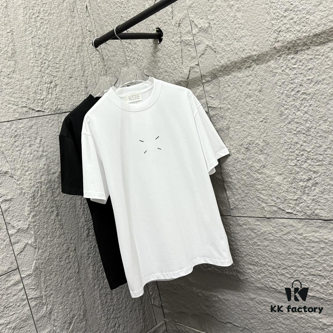 MM6 Maison Margiela 2025 Spring/Summer New Arrival Classic Four-Bar Embroidery Short-Sleeve T-Shirt, Custom Dual-Yarn Plain Weave 300g Pure Cotton Fabric, Unisex Design