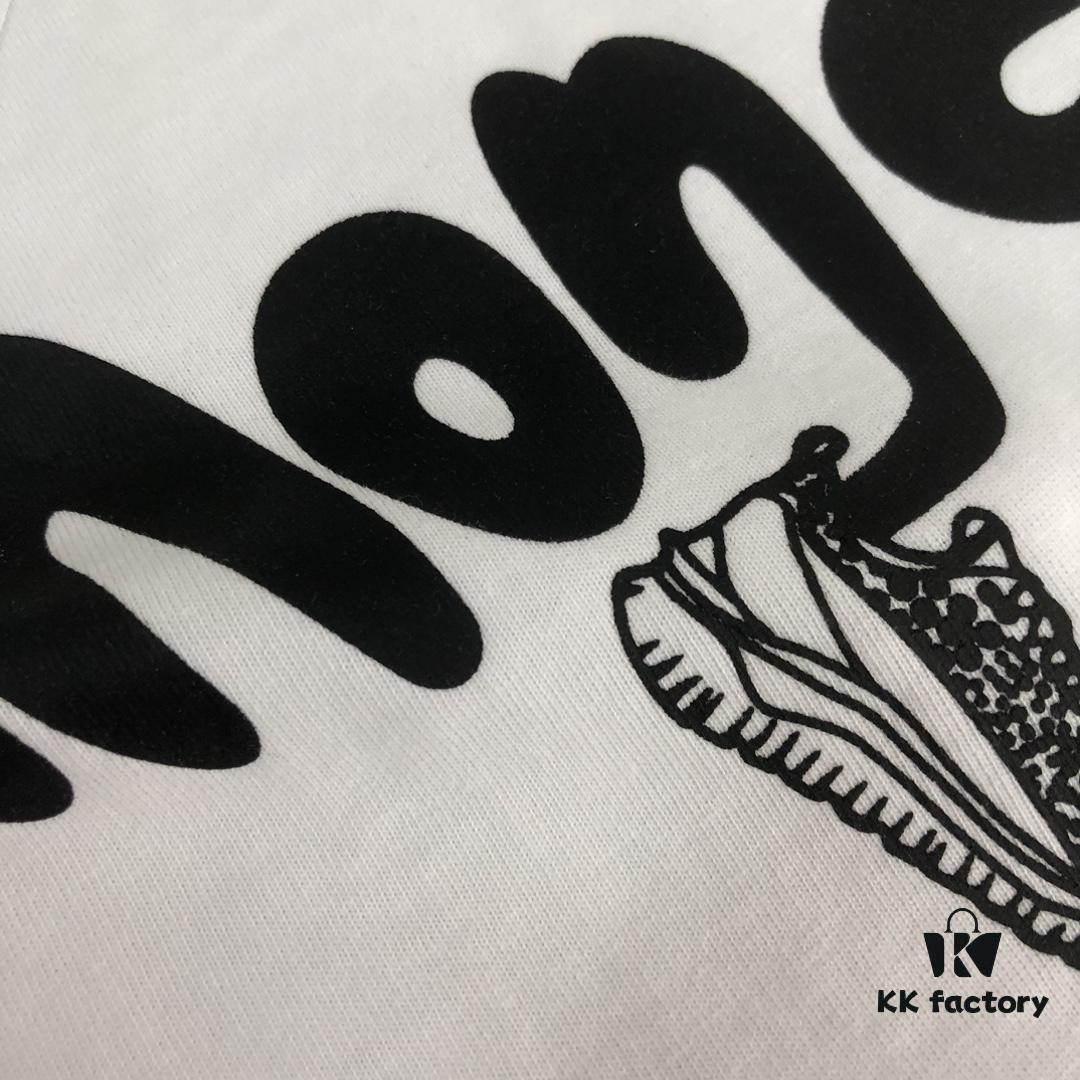 Moncler 25SS Summer New Arrival Round Neck Short-Sleeve T-Shirt! 270g Heavyweight Premium Cotton Fabric with Excellent Hand Feel and Texture, Clean and Tailored Slim Fit Design, Stylish and Attractive, Exquisitely Stitched with Outstanding Silhouette and Superior Breathability. Effortlessly Suitable for All Age Groups – a Must-Have Wardrobe Essential for Men.