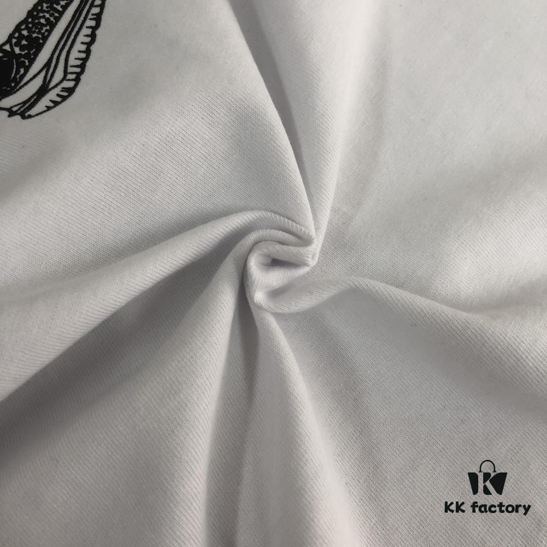 Moncler 25SS Summer New Arrival Round Neck Short-Sleeve T-Shirt! 270g Heavyweight Premium Cotton Fabric with Excellent Hand Feel and Texture, Clean and Tailored Slim Fit Design, Stylish and Attractive, Exquisitely Stitched with Outstanding Silhouette and Superior Breathability. Effortlessly Suitable for All Age Groups – a Must-Have Wardrobe Essential for Men.