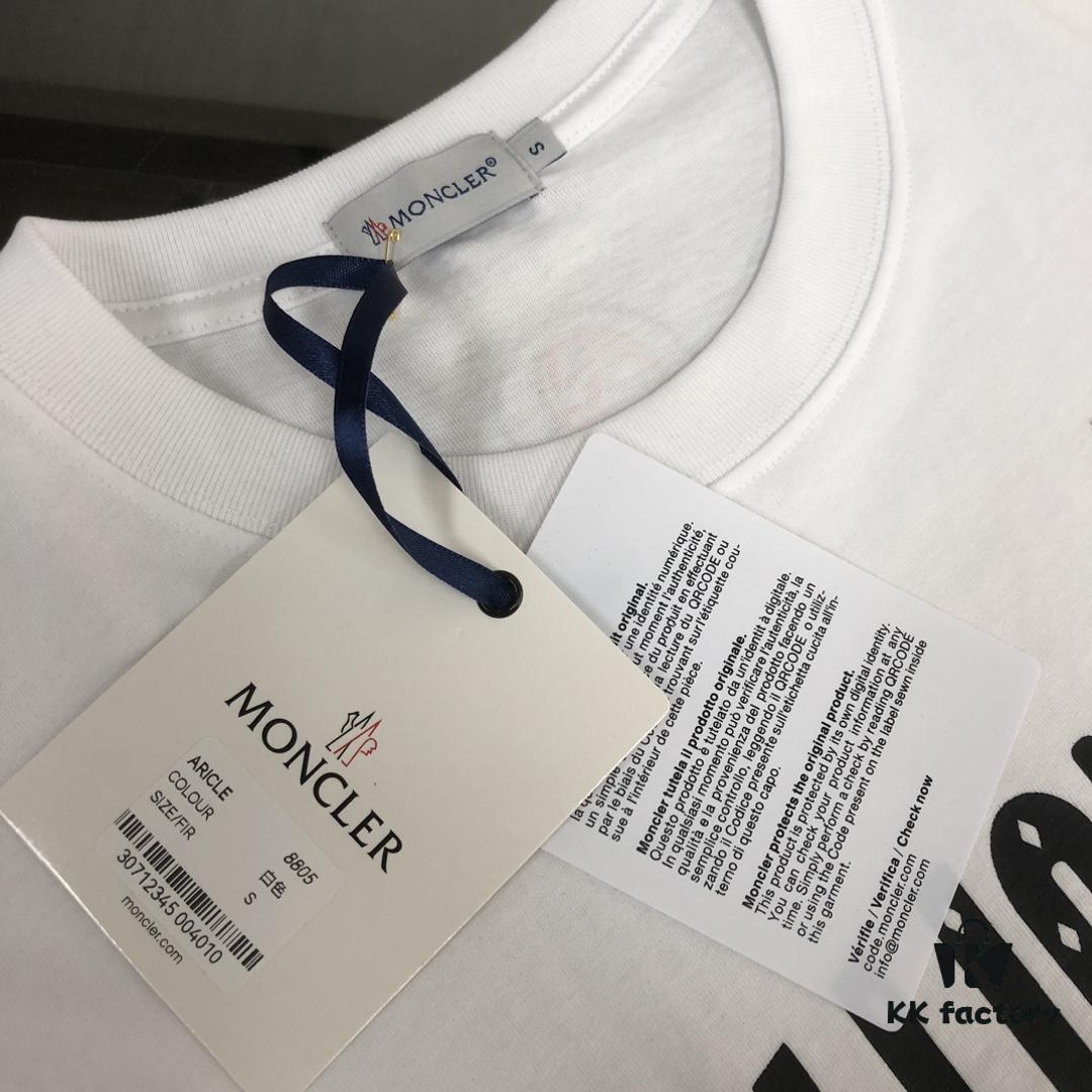 Moncler 25SS Summer New Arrival Round Neck Short-Sleeve T-Shirt, 270g Heavyweight Premium Cotton Fabric, Perfect Texture and Feel, Slim Fit Tailoring, Clean and Sharp Design, Highly Fashionable, Exquisite Stitching, Excellent Silhouette, Superior Breathability, Effortlessly Suitable for All Age Groups, Essential Wardrobe Staple for Men