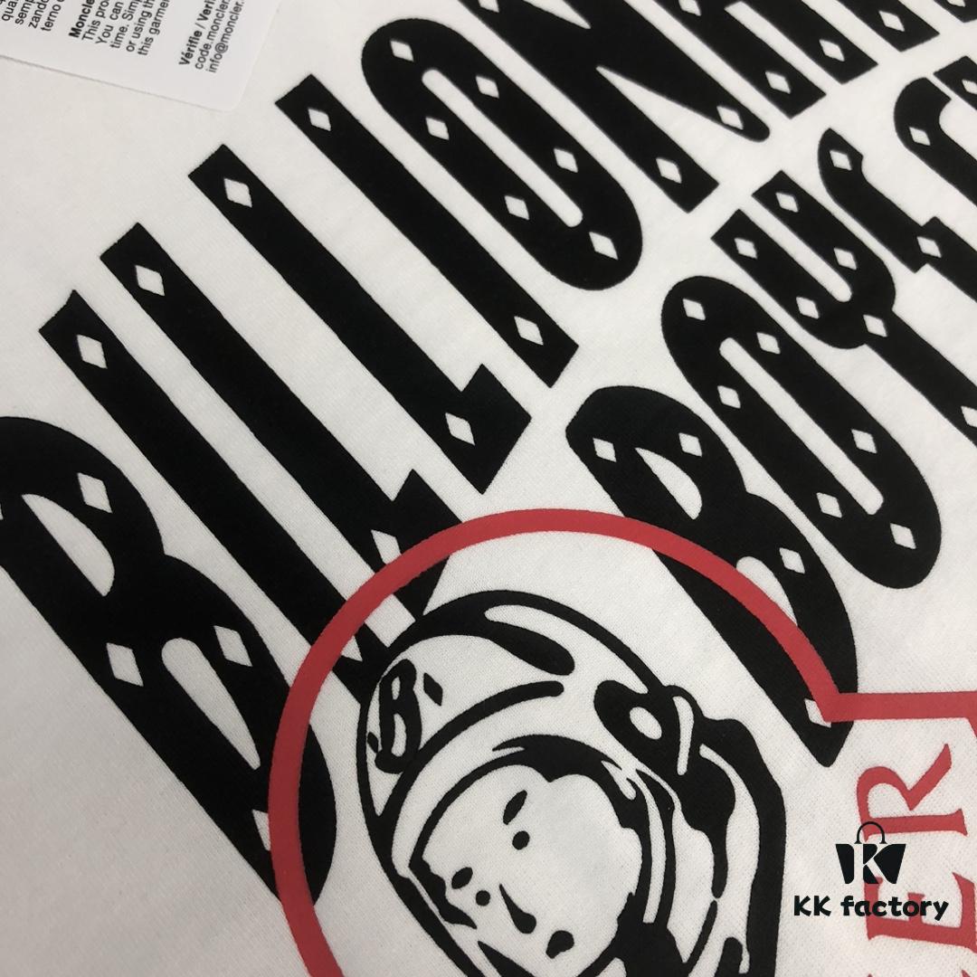 Moncler 25SS Summer New Arrival Round Neck Short-Sleeve T-Shirt, 270g Heavyweight Premium Cotton Fabric, Perfect Texture and Feel, Slim Fit Tailoring, Clean and Sharp Design, Highly Fashionable, Exquisite Stitching, Excellent Silhouette, Superior Breathability, Effortlessly Suitable for All Age Groups, Essential Wardrobe Staple for Men