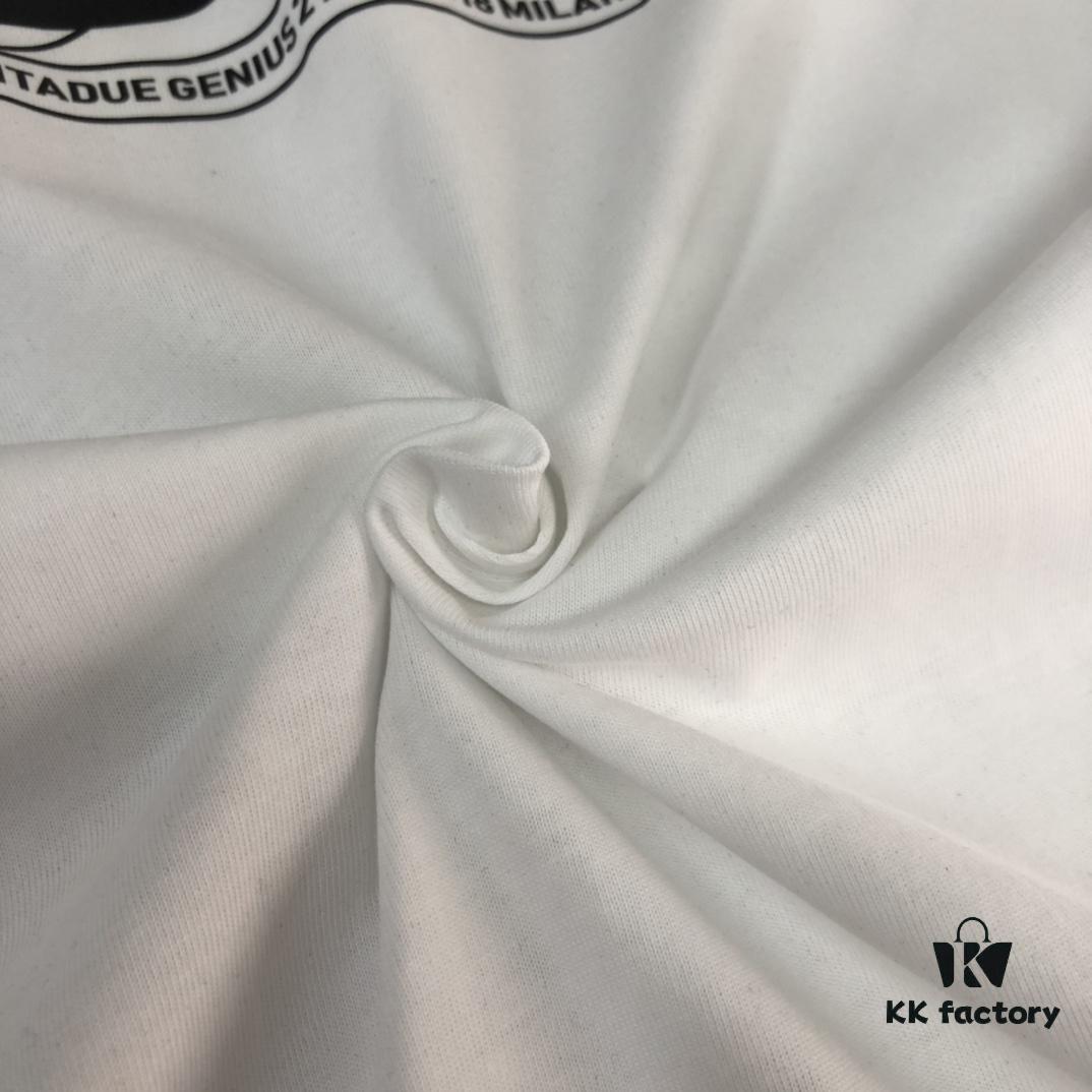 Moncler 25SS Summer New Arrival Round Neck Short-Sleeve T-Shirt, 270g Premium Heavyweight Cotton Fabric with Excellent Hand Feel and Texture, Slim Fit Tailoring, Clean and Sharp Design, Stylish and Attractive, Exquisite Stitching, Outstanding Silhouette, Highly Breathable, Easy to Wear for All Ages, an Essential Wardrobe Piece for Men