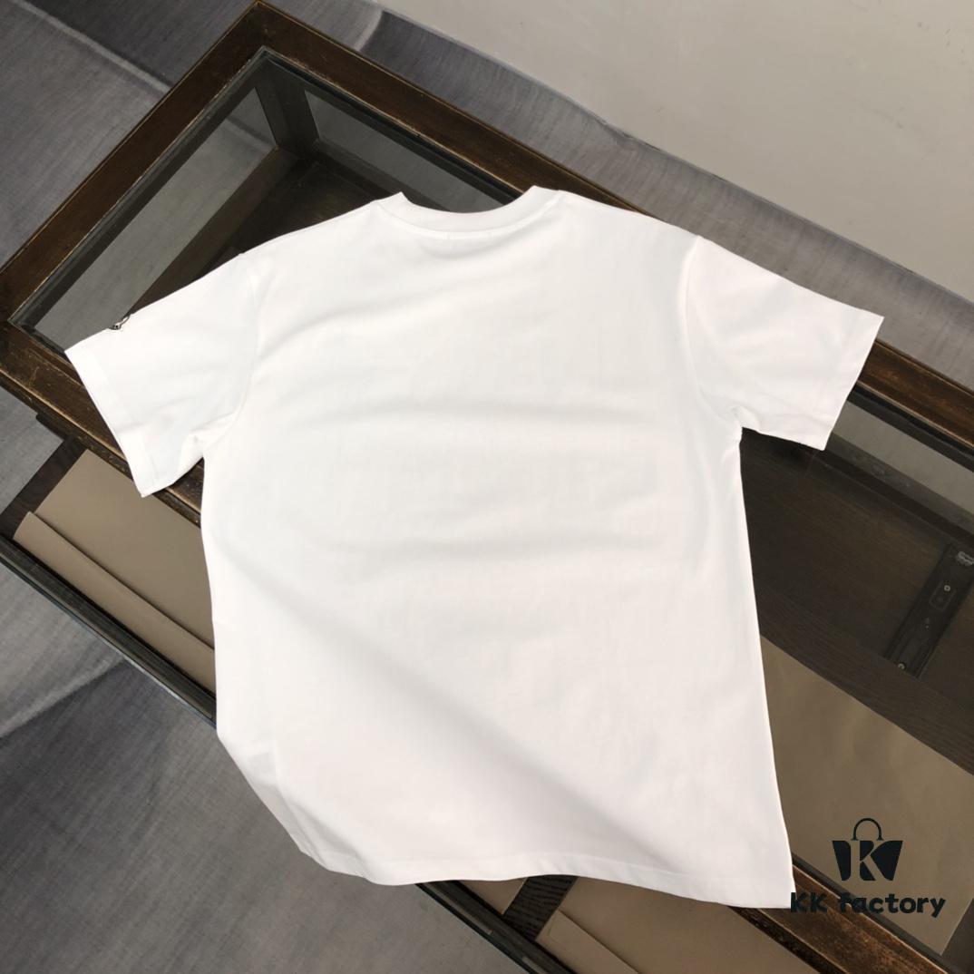Moncler 25SS Summer New Arrival Round Neck Short-Sleeve T-Shirt, 270g Premium Heavyweight Cotton Fabric with Excellent Hand Feel and Texture, Slim Fit Tailoring, Clean and Sharp Design, Stylish and Attractive, Exquisite Stitching, Outstanding Silhouette, Highly Breathable, Easy to Wear for All Ages, an Essential Wardrobe Piece for Men