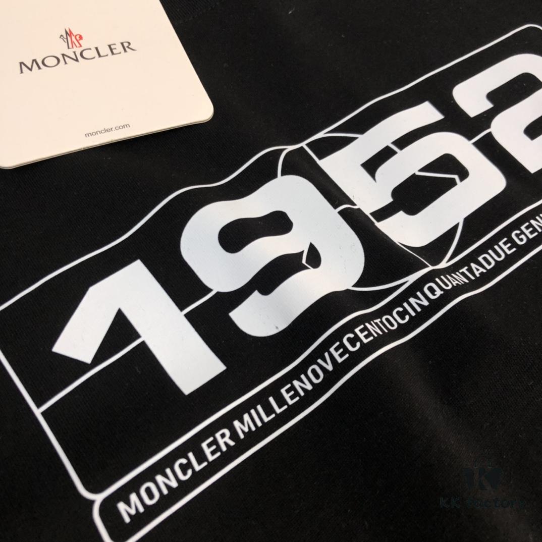 Moncler 25SS Summer New Arrival Round Neck Short Sleeve T-Shirt, 270g Premium Heavyweight Cotton Fabric with Excellent Hand Feel and Quality, Slim Fit Tailoring, Clean and Sharp Design, Highly Fashionable and Attractive, Exquisite Stitching and Craftsmanship, Outstanding Silhouette, Superior Breathability, Effortlessly Suitable for All Age Groups, an Essential Wardrobe Staple for Men