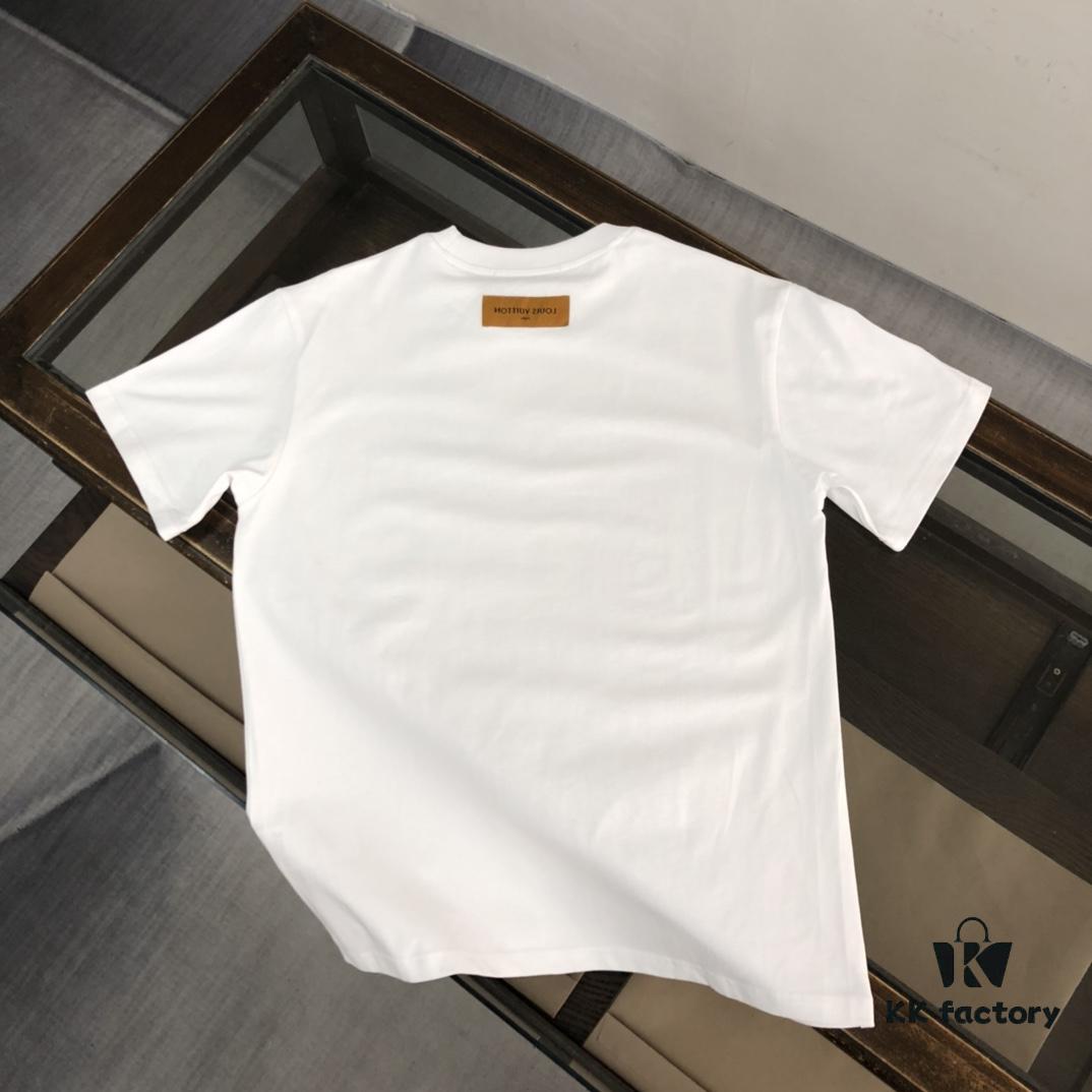 Moncler 25SS Summer New Arrival Round Neck Short-Sleeve T-Shirt! 270g Heavyweight Premium Cotton Fabric with Perfect Texture and Feel, Slim Fit Design Clean and Sharp, Exquisite Stitching, Stylish and Breathable, Flattering Silhouette, Effortlessly Worn by All Ages – Essential Wardrobe Staple for Men