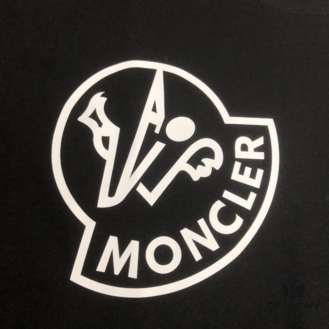 Moncler Summer New Round Neck Short Sleeve T-Shirt 25SS! 270g Heavyweight Premium Cotton Fabric with Perfect Texture and Hand Feel! Slim Fit Tailored Design, Clean and Sharp! Exquisite Stitching and Craftsmanship! Excellent Silhouette and Outstanding Breathability! Fashionable and Versatile for All Ages – an Essential Wardrobe Staple for Men.
