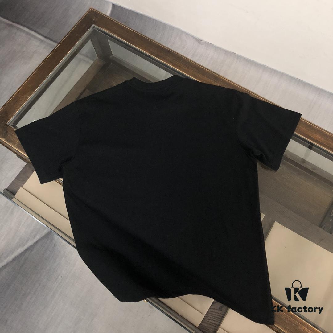 Moncler 25SS Summer New Arrival Round Neck Short-Sleeve T-Shirt, 270g Premium Cotton Fabric with Excellent Hand Feel and Quality, Slim Tailored Design, Clean and Sharp Cut, Exquisite Stitching, Superb Silhouette and Outstanding Breathability, Stylish and Versatile for All Ages – Essential Wardrobe Piece for Men