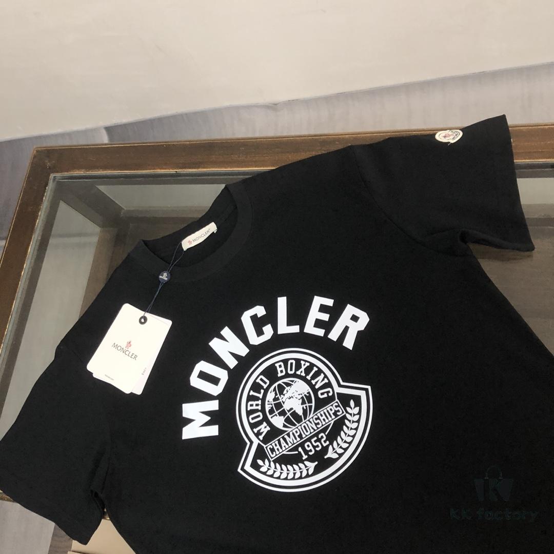Moncler 25SS Summer New Arrival Round Neck Short-Sleeve T-Shirt, 270g Heavyweight Premium Cotton Fabric with Perfect Hand Feel and Texture, Slim Tailored Design, Clean and Sharp Cut, Exquisitely Stitched, Excellent Fit and Superior Breathability, Stylish and Versatile for All Ages – A Must-Have Wardrobe Essential for Men