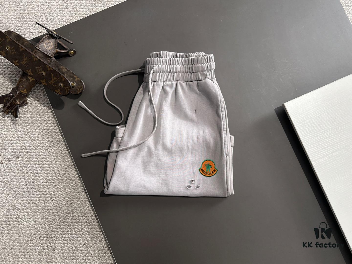 High-End Moncler 2025 Spring/Summer New Elastic Waist Casual Plain Loose Shorts