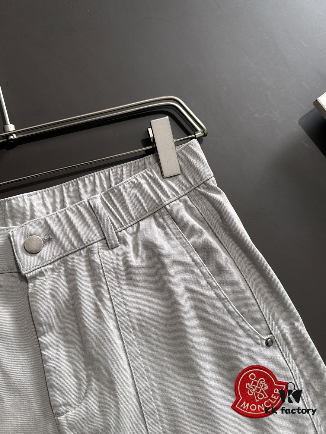 Moncler 2025 Spring and Summer New Arrival Elastic Waist Casual Pants, Thin Style Custom Counter Fabric, Highly Breathable and Comfortable, Exquisite Details, Brand Design Concept Reflecting High Quality, Soft and Smooth Hand Feel, Presenting a Leisure Cut with Excellent Fit