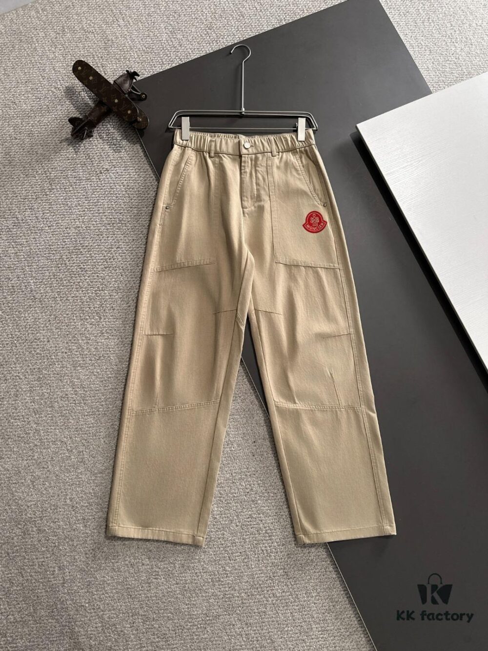 Moncler 2025 Spring/Summer New Elastic Waist Casual Pants, Thin Style Cabinet Custom Fabric, Highly Breathable and Comfortable, Exquisite Details, Brand Design Concept Reflecting High Quality, Soft and Delicate Touch