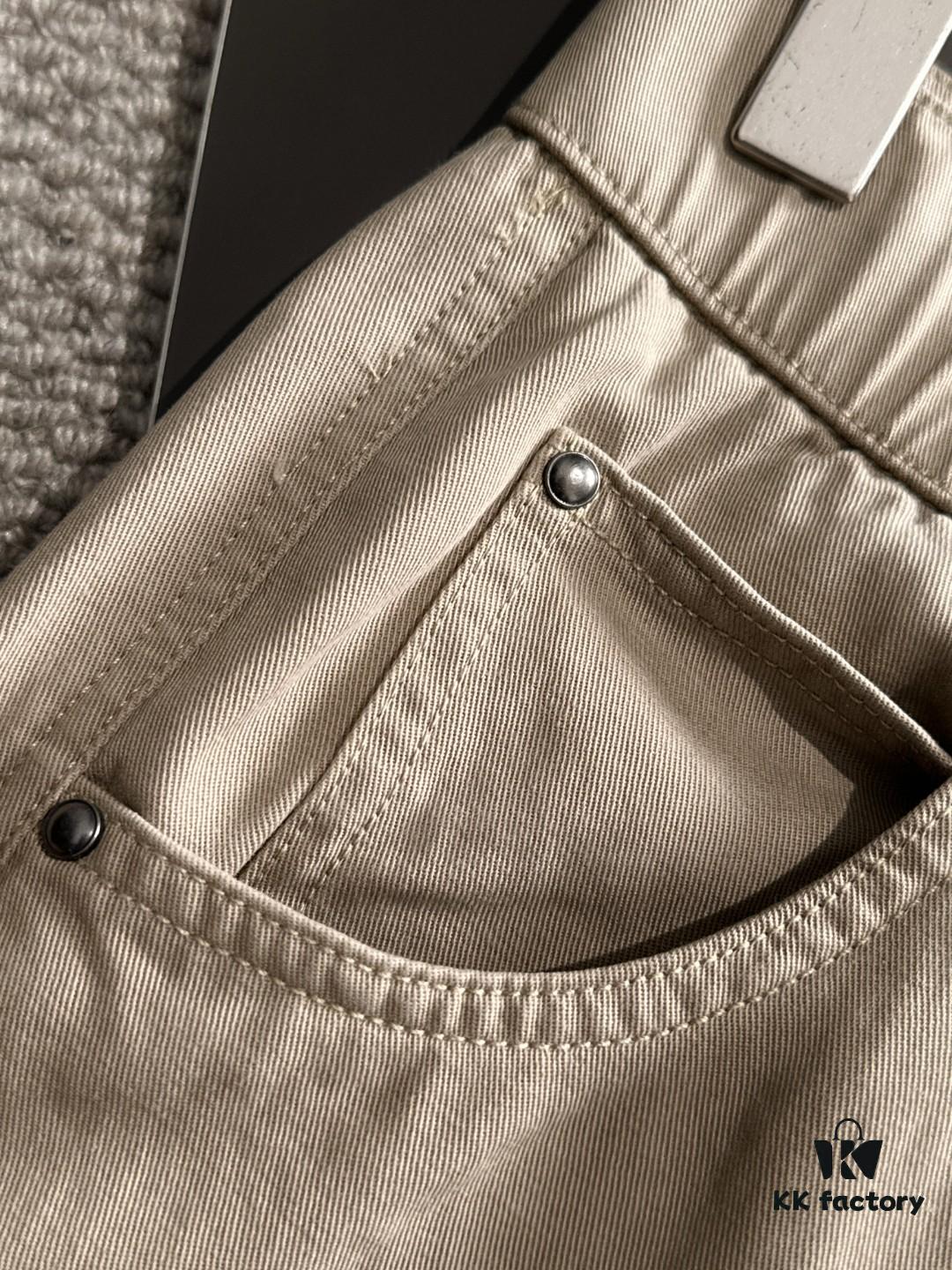 Moncler 2025 Spring and Summer New Arrival Elastic Waist Casual Pants, Lightweight Exclusive Cabinet Custom Fabric, Highly Breathable and Comfortable, Exquisite Details, Brand-Oriented Design Concept Reflecting High Quality, Soft and Smooth Texture, Showcasing a Stylish Relaxed Cut with Excellent Fit