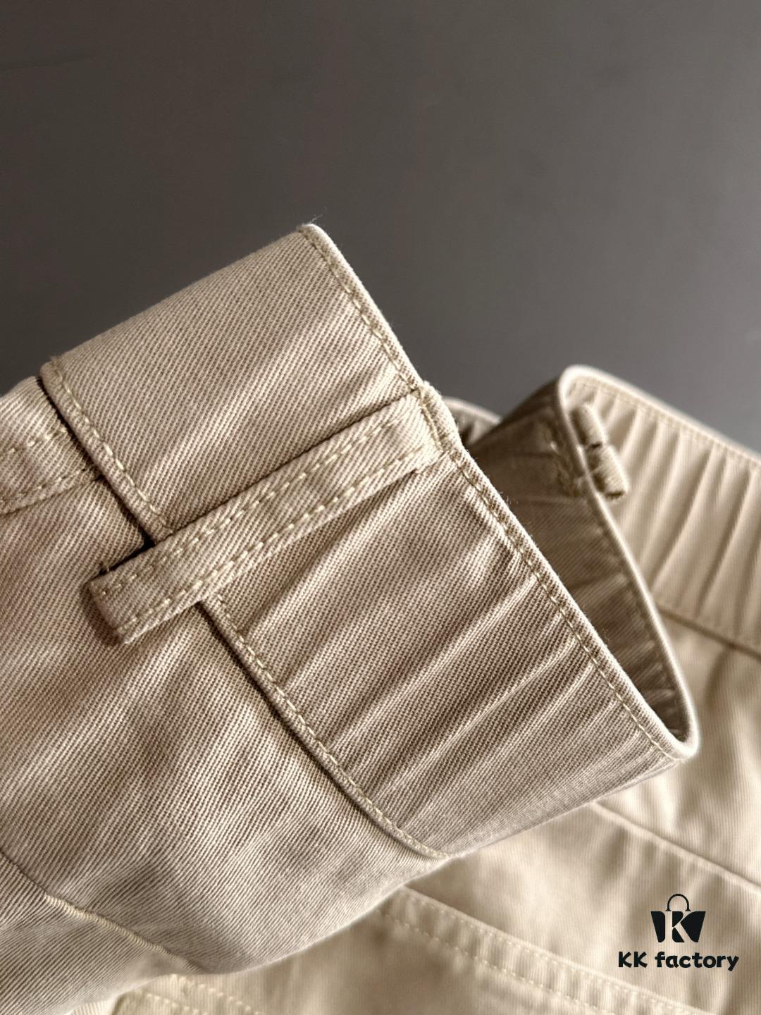 Moncler 2025 Spring and Summer New Arrival Elastic Waist Casual Pants, Lightweight Exclusive Cabinet Custom Fabric, Highly Breathable and Comfortable, Exquisite Details, Brand-Oriented Design Concept Reflecting High Quality, Soft and Smooth Texture, Showcasing a Stylish Relaxed Cut with Excellent Fit