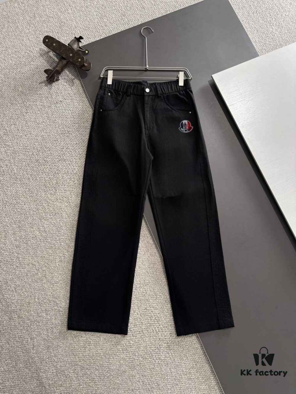Moncler 2025 Spring and Summer New Arrival Elastic Waist Casual Pants, Thin Style Custom Counter Fabric, Highly Breathable and Comfortable, Exquisite Details, Brand-Oriented Design Concept Reflecting High Quality, Smooth and Soft Touch