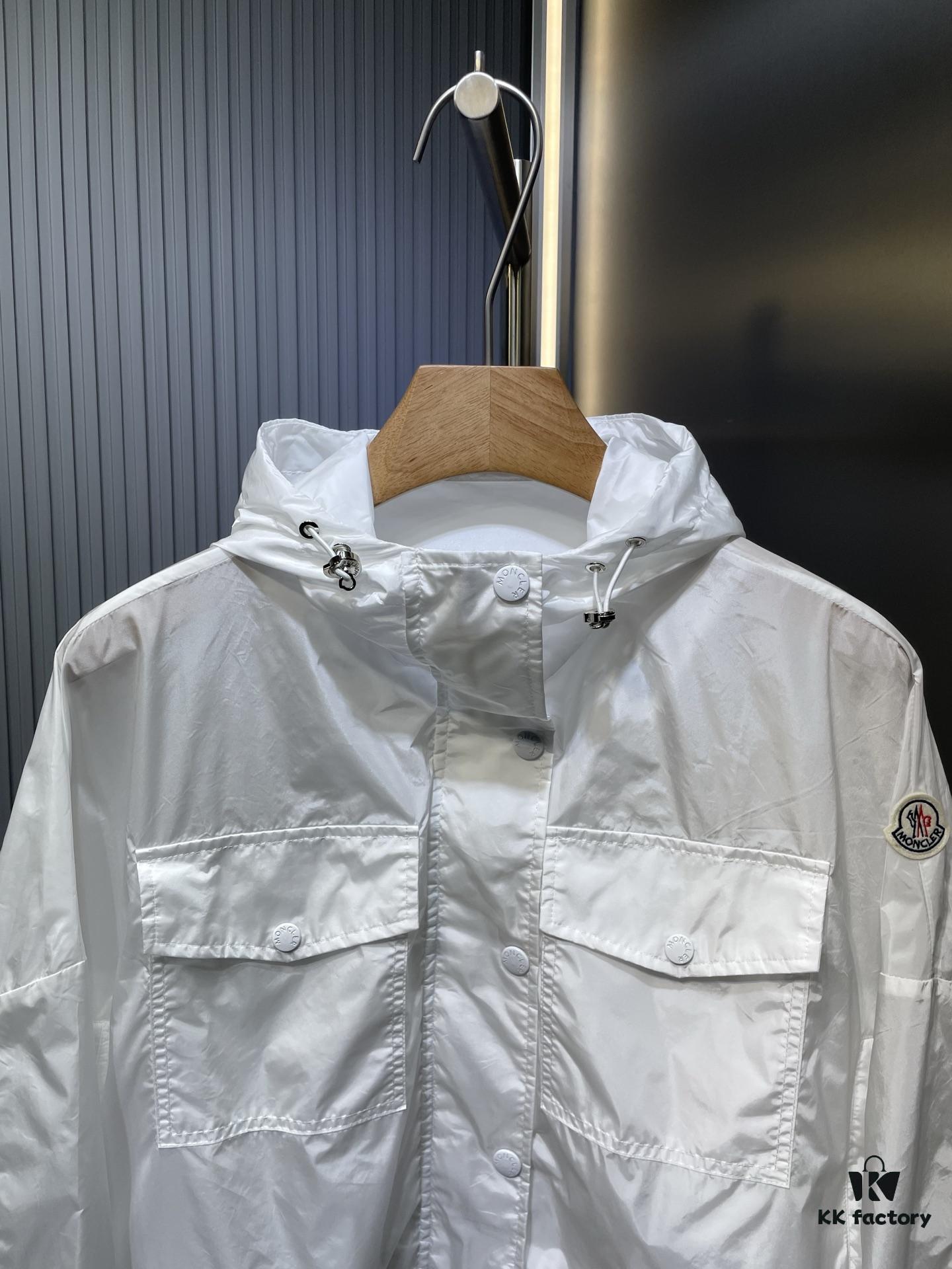 Moncle 2024 Spring/Summer New Arrival Original Order High-End Quality! Premium Windproof Fabric with Structured Texture, Adorable Youthful Sporty Style, Classic Tailcoat Design with Loose Fit, Extremely Comfortable and Breathable – Must-Have Item for Elegant Ladies