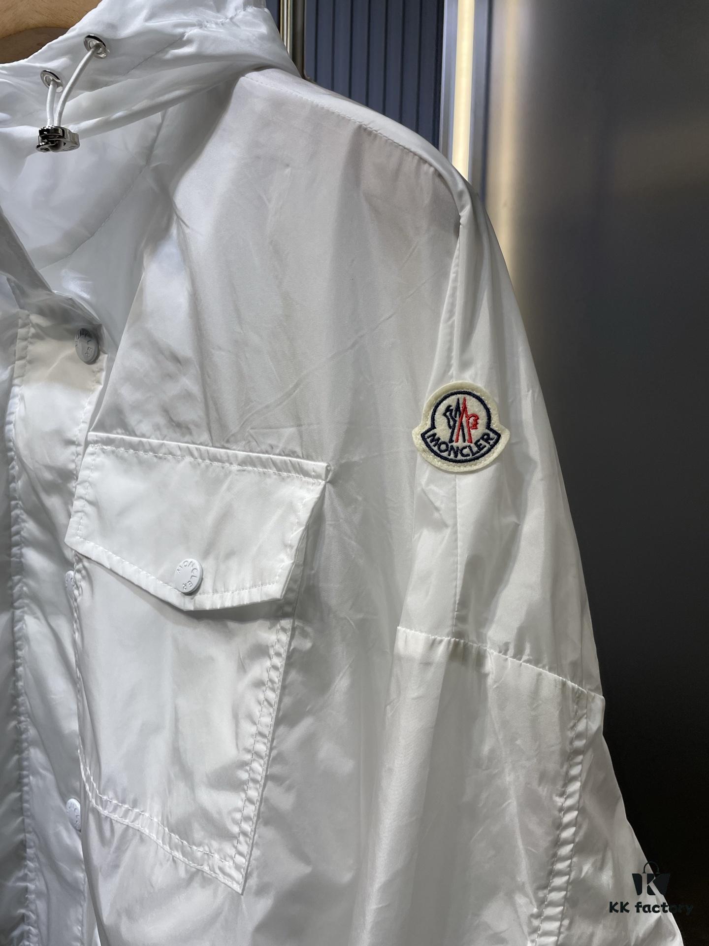 Moncle 2024 Spring/Summer New Arrival Original Order High-End Quality! Premium Windproof Fabric with Structured Texture, Adorable Youthful Sporty Style, Classic Tailcoat Design with Loose Fit, Extremely Comfortable and Breathable – Must-Have Item for Elegant Ladies