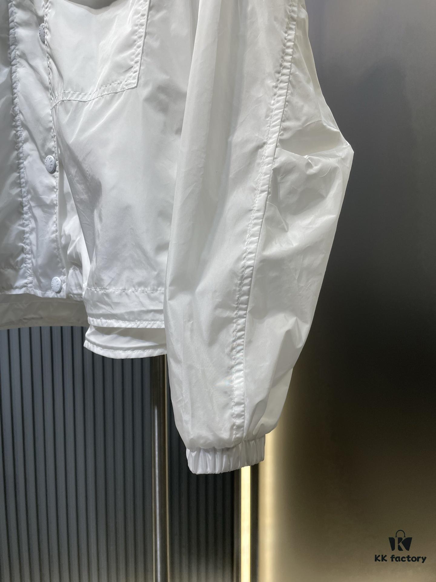 Moncle 2024 Spring/Summer New Arrival Original Order High-End Quality! Premium Windproof Fabric with Structured Texture, Adorable Youthful Sporty Style, Classic Tailcoat Design with Loose Fit, Extremely Comfortable and Breathable – Must-Have Item for Elegant Ladies