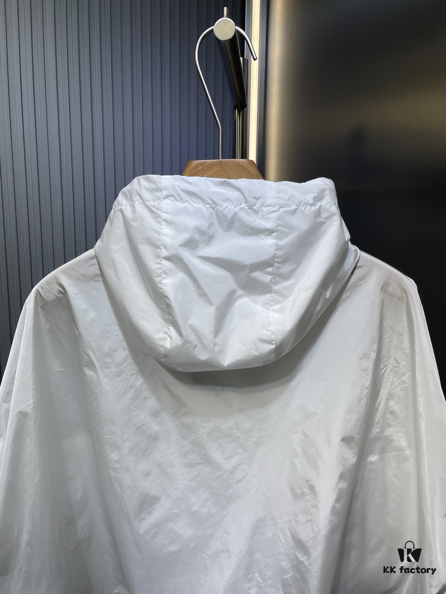 Moncle 2024 Spring/Summer New Arrival Original Order High-End Quality! Premium Windproof Fabric with Structured Texture, Adorable Youthful Sporty Style, Classic Tailcoat Design with Loose Fit, Extremely Comfortable and Breathable – Must-Have Item for Elegant Ladies