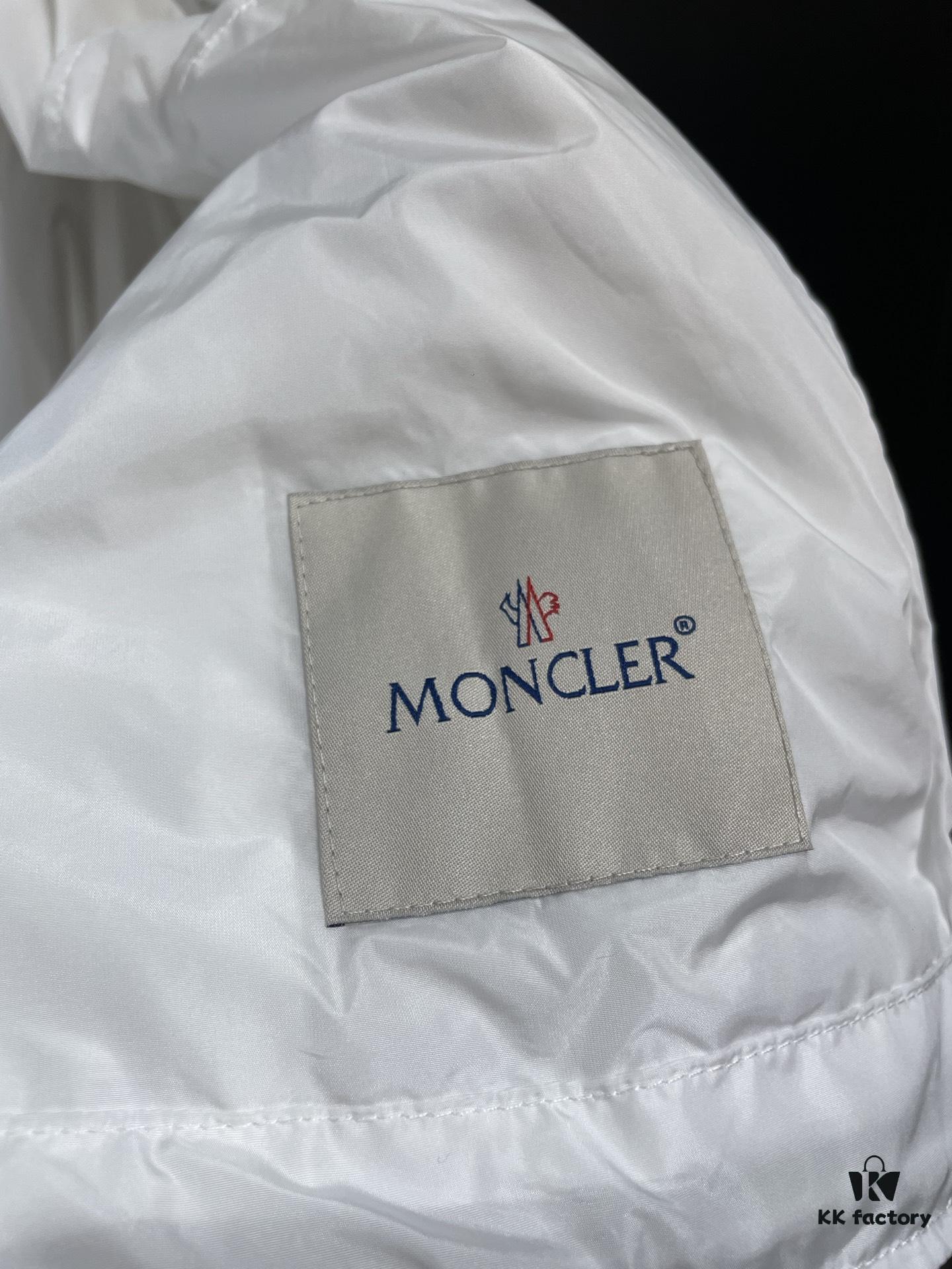 Moncle 2024 Spring/Summer New Arrival Original Order High-End Quality! Premium Windproof Fabric with Structured Texture, Adorable Youthful Sporty Style, Classic Tailcoat Design with Loose Fit, Extremely Comfortable and Breathable – Must-Have Item for Elegant Ladies