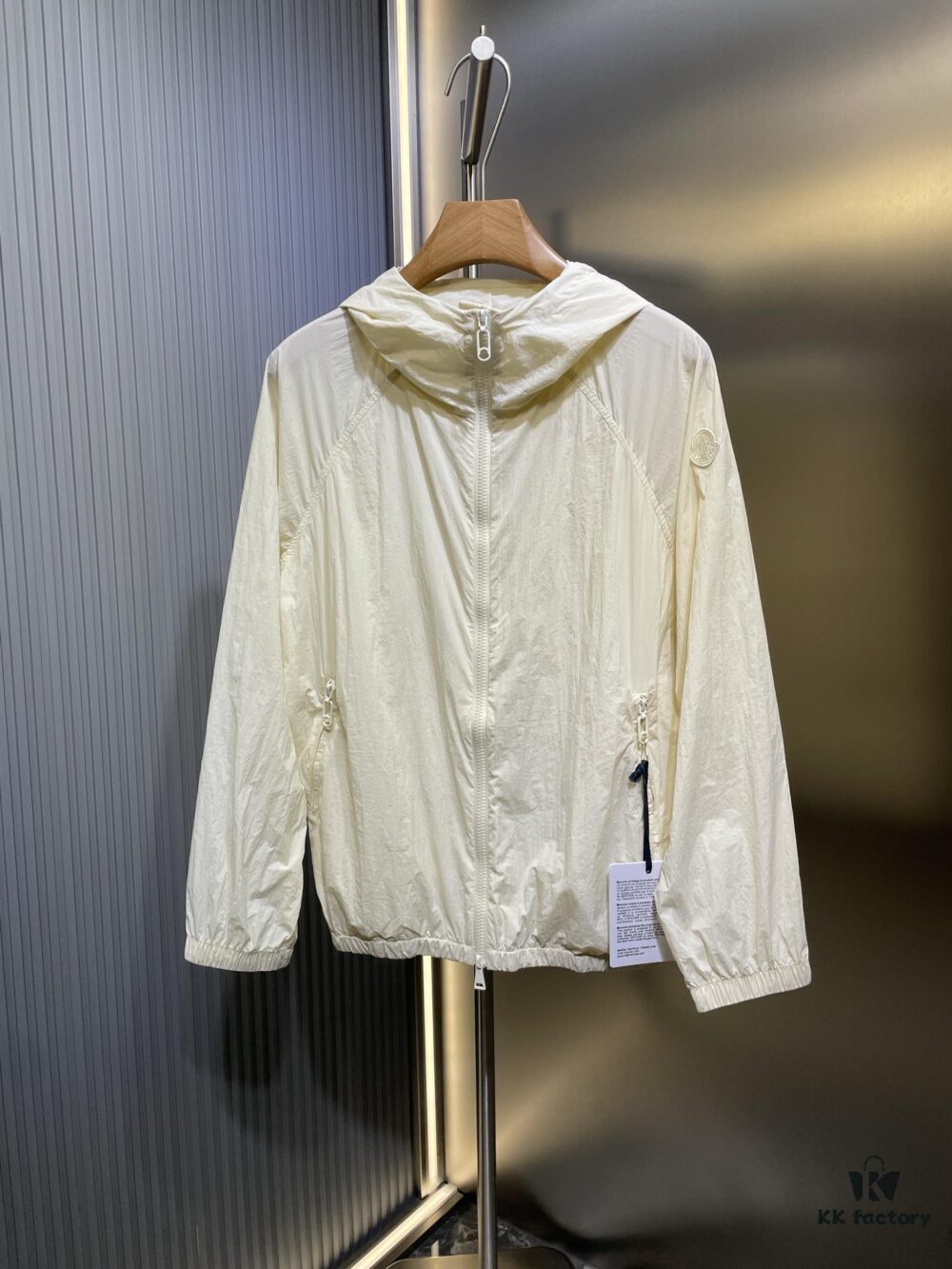 New Arrival Original Order High-End Quality Moncle* 2024 Spring/Summer Latest Collection! Rainbow Rainbow Original Custom Windproof Fabric with Structured Texture, Adorable Youthful Sporty Girl Style! Back Bow with Split Design. Loose Fit, Extremely Comfortable and Breathable to Wear, a Must-Have Item for Elegant Ladies