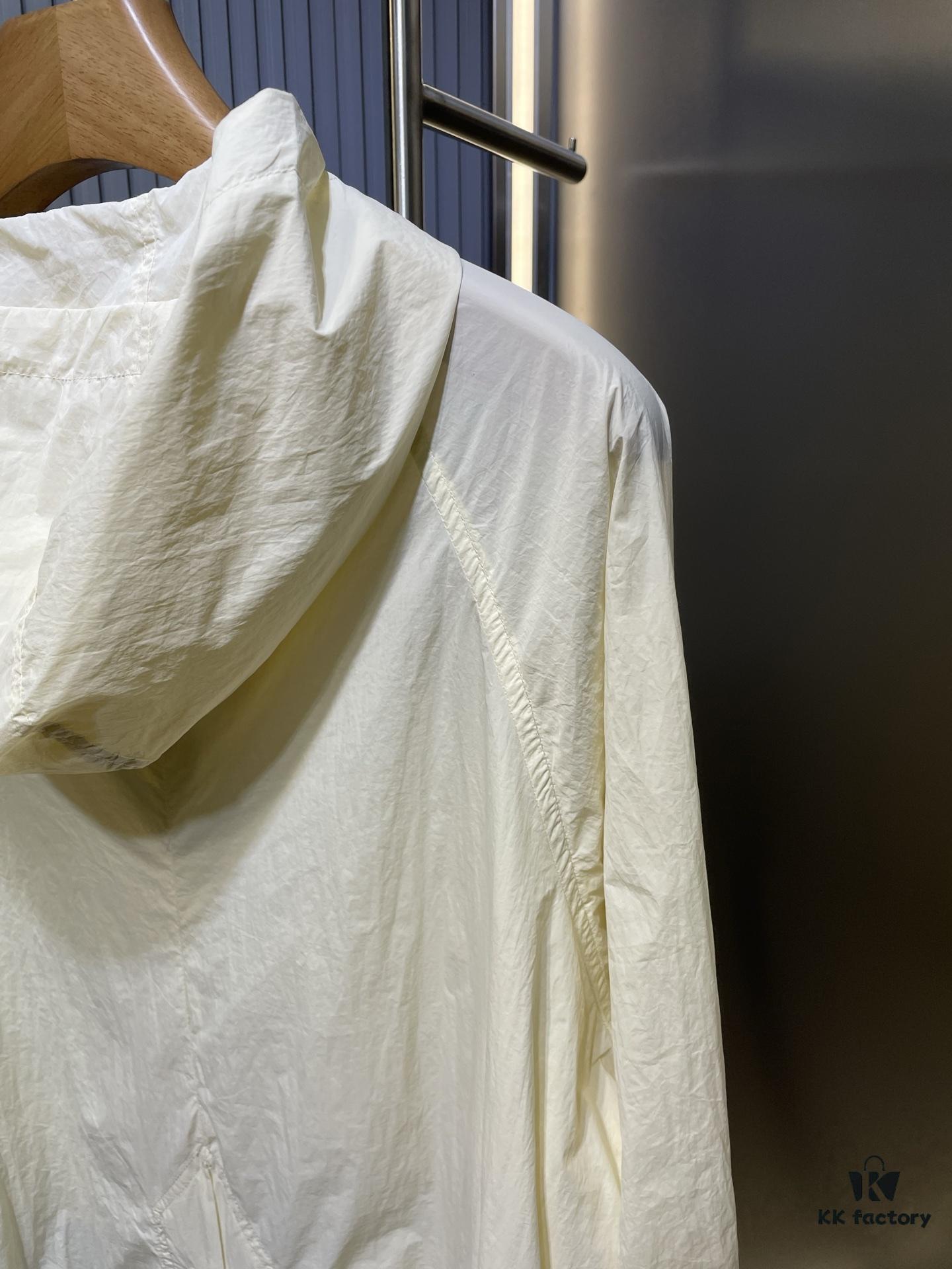 New Arrival Original Order High-End Quality Moncle* 2024 Spring/Summer Latest Collection! Rainbow Rainbow Original Custom Windproof Fabric with Structured Texture, Adorable Youthful Sporty Girl Style! Back Bow with Split Design. Loose Fit, Extremely Comfortable and Breathable to Wear, a Must-Have Item for Elegant Ladies