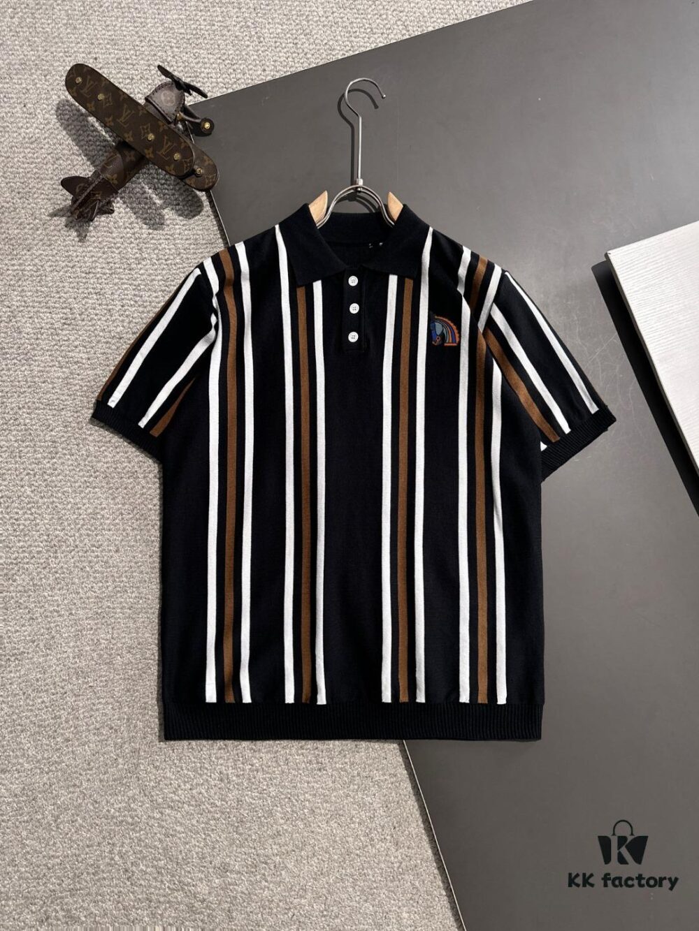 High-Quality Hermès 2025 Spring/Summer New Men's Notched Collar Short-Sleeve T-Shirt