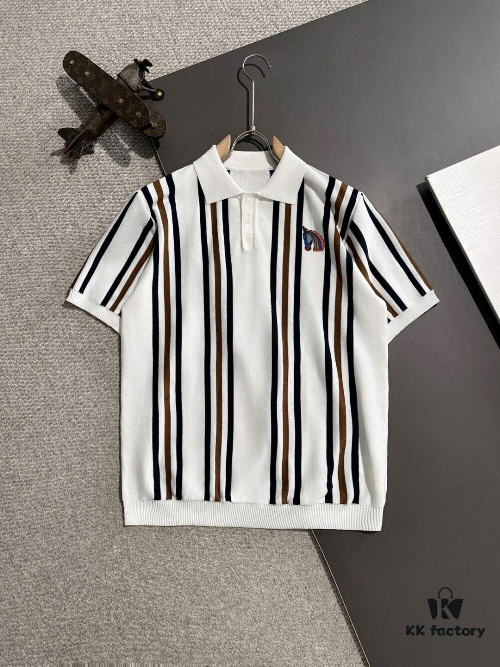 High-Quality Hermès 2025 Spring/Summer New Men's Notched Collar Short-Sleeve T-Shirt