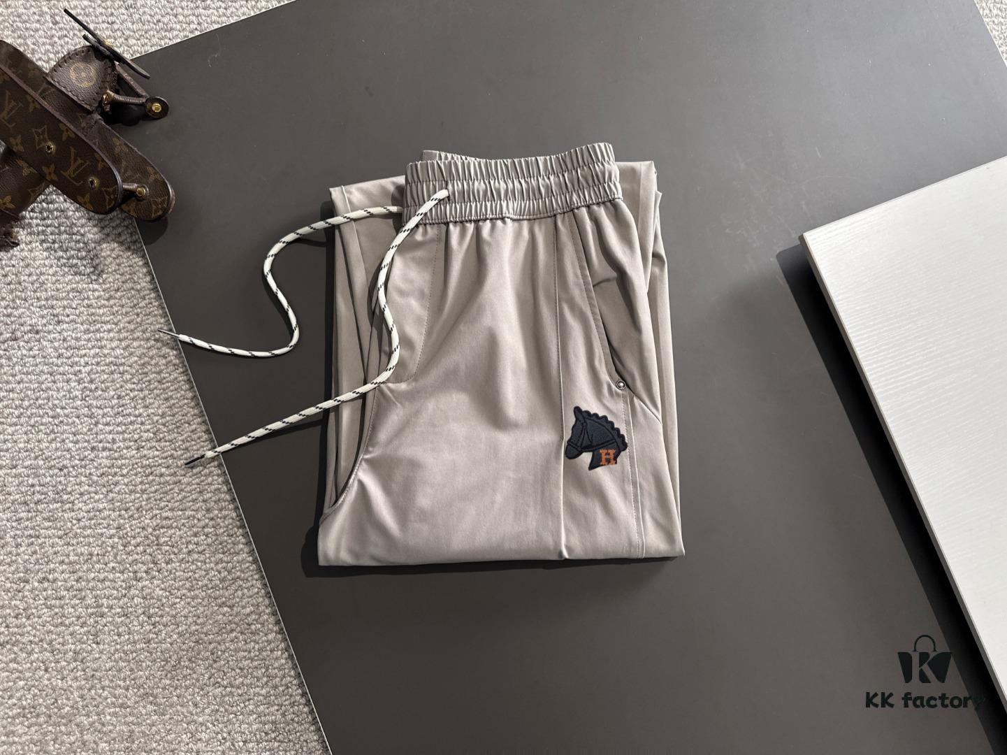 Hermes 2025 Spring and Summer New Elastic Waist Casual Pants, Lightweight Custom Counter Fabric, Breathable and Comfortable, Exquisite Details, Brand Design Concept, High Quality, Soft and Smooth Touch