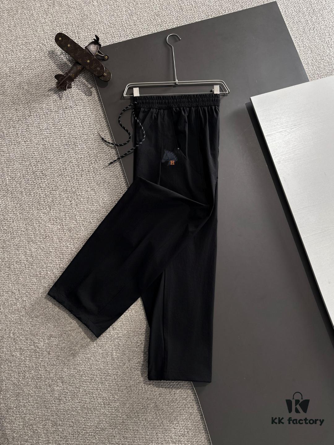 Hermes 2025 Spring/Summer New Elastic Waist Casual Pants, Lightweight Custom Counter Fabric, Breathable and Comfortable, Exquisite Details, Brand Design Concept, High Quality, Soft and Smooth Texture, Excellent Fit with Relaxed Tailoring