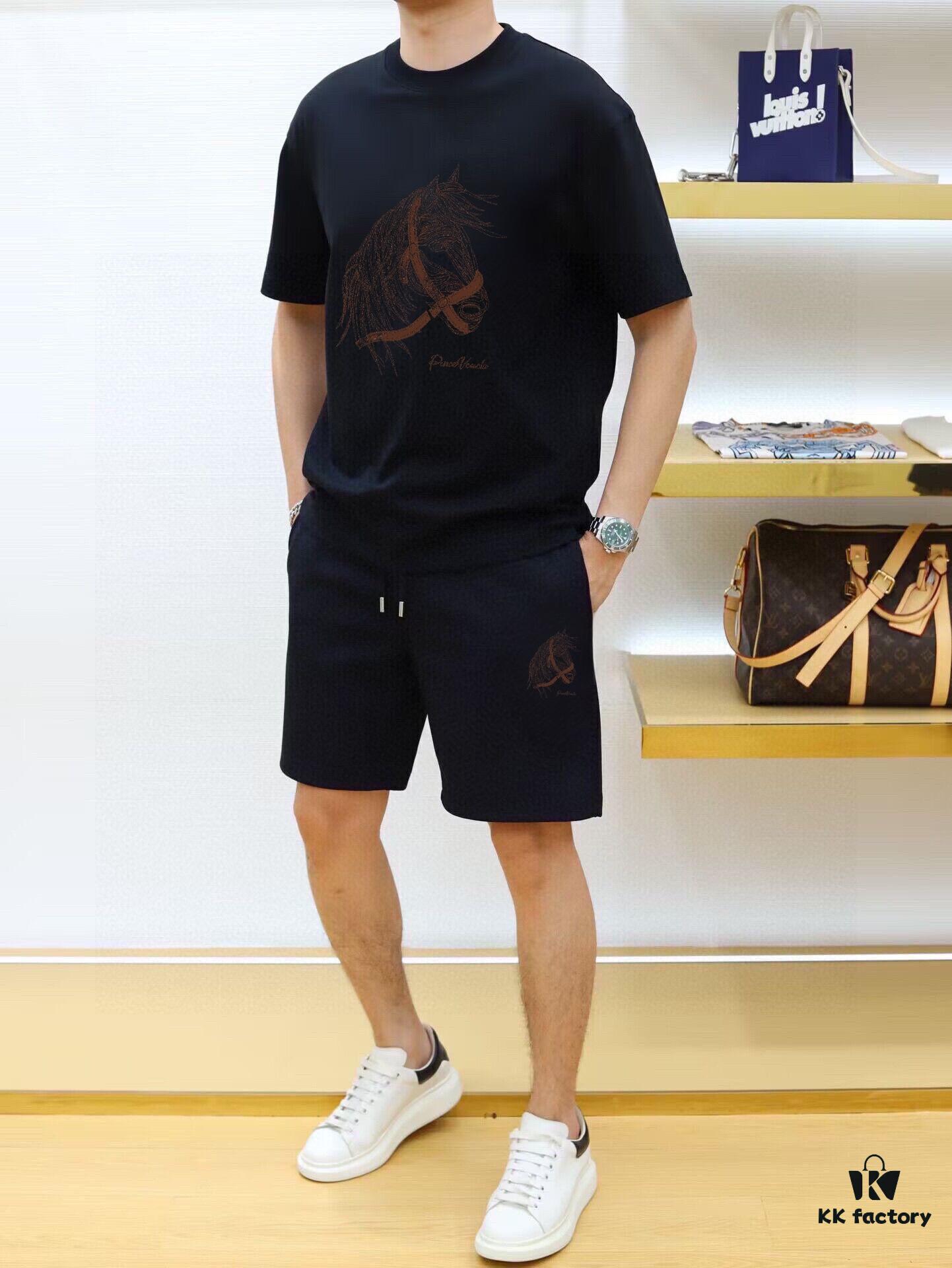 HERMES Men's Short-Sleeve T-Shirt and Shorts Set, 2025 New Arrival, Official Website Synchronized Release, High-End Version Available, Exquisitely Soft and Comfortable Fabric, Three-Dimensional Tailoring for Superior Fit