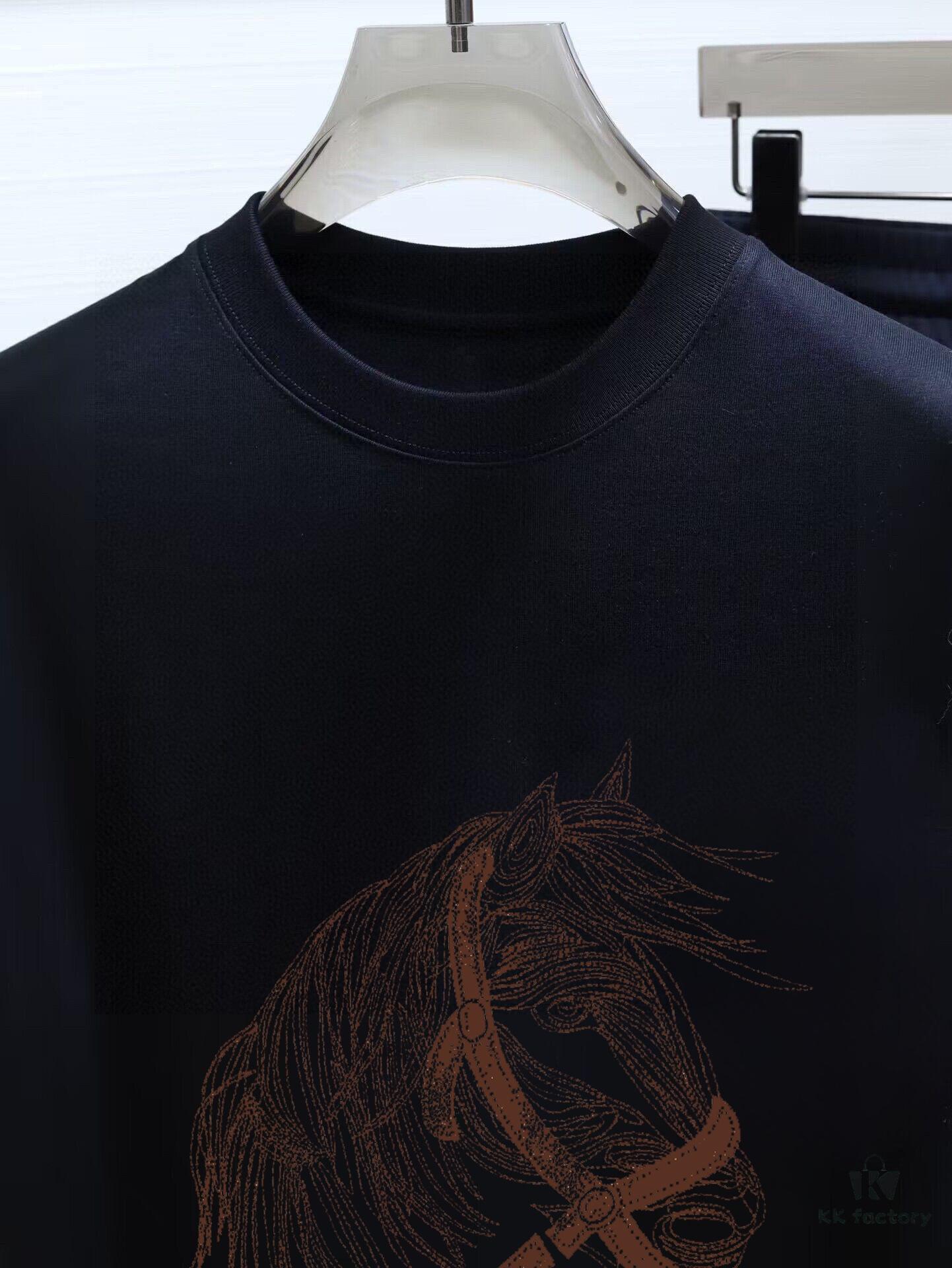 HERMES Men's Short-Sleeve T-Shirt and Shorts Set, 2025 New Arrival, Official Website Synchronized Release, High-End Version Available, Exquisitely Soft and Comfortable Fabric, Three-Dimensional Tailoring for Superior Fit