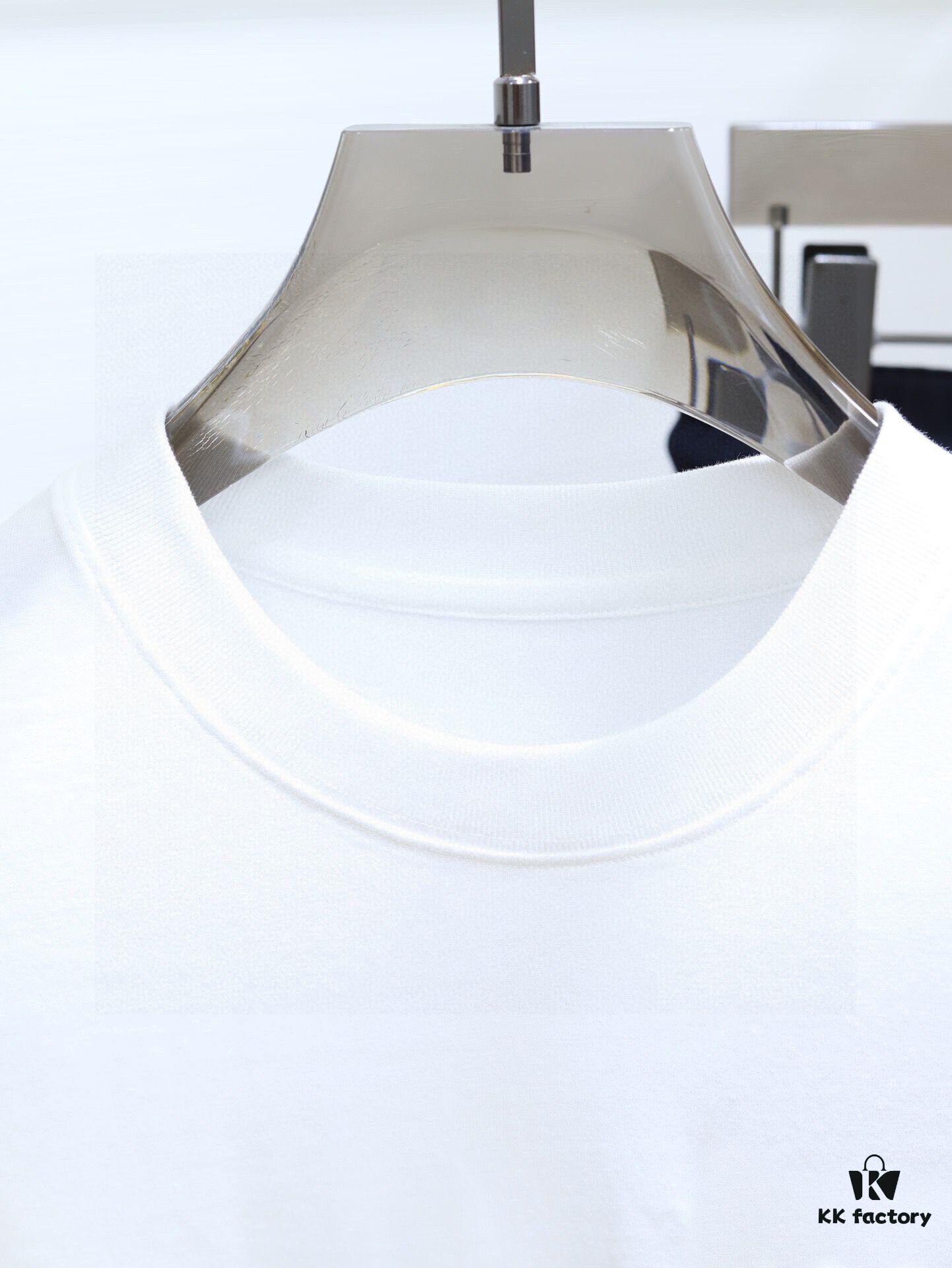 HERMES Men's Short-Sleeve T-Shirt and Shorts Set, 2025 New Arrival, Official Website Synchronized Release, High-End Version Available, Exquisitely Soft and Comfortable Fabric, Three-Dimensional Tailoring for Superior Fit